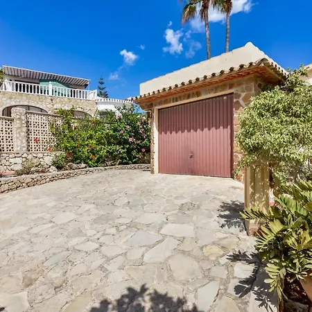 Guzman - El Corral Villa *